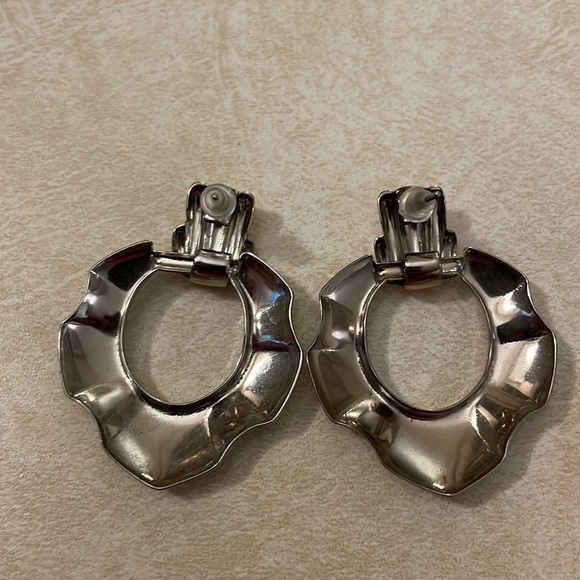 💋 2/$15 Silver and Gold Tone Door Knocker Earrings - Picture 2 of 4